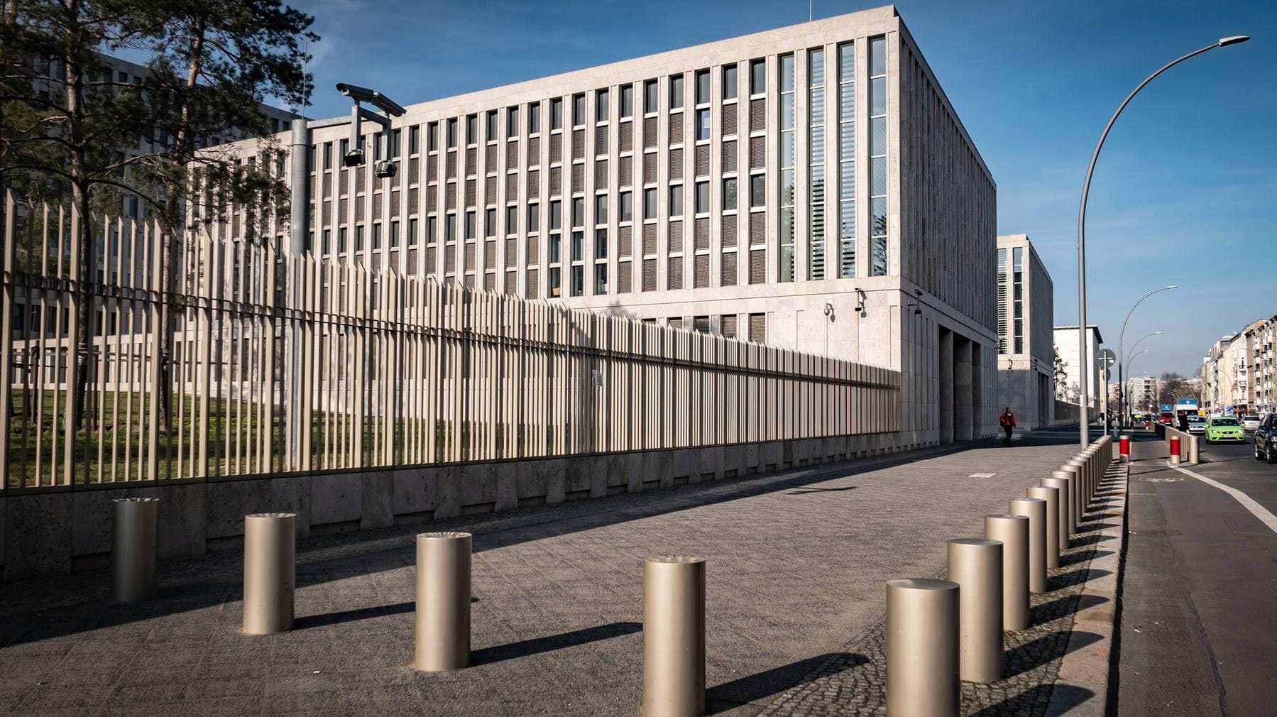 Zentrale des Bundesnachrichtendienstes in Berlin: Die Abhörpraxis des Geheimdienstes im Ausland verletzt laut dem Bundesverfassungsgericht Grundrechte.