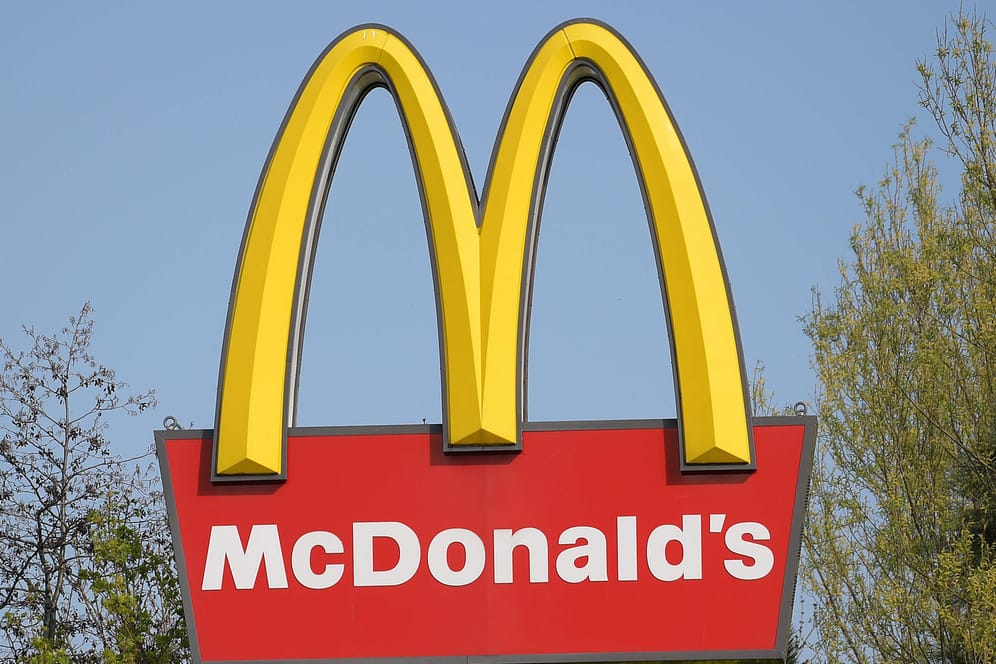 Ein McDonald's-Restaurant (Symbolbild): Bei der Burgerkette soll es sexuelle Übergriffe gegeben haben.