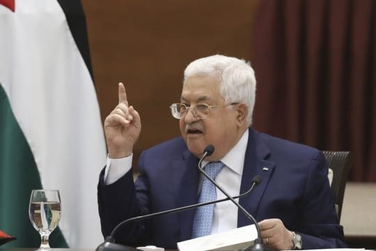 Palästinenserpräsident Mahmud Abbas spricht bei einem Treffen der Palästinenserführung.