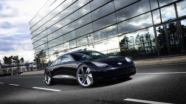 Hyundai hat seine Designstudie Prophecy als reines Elektrofahrzeug konzipiert und dafür eine neue Plattform entwickelt. Hyundai hat seine Designstudie Prophecy als reines Elektrofahrzeug konzipiert und dafür eine neue Plattform entwickelt.