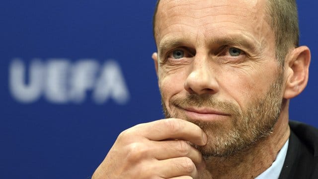 Aleksander Ceferin glaubt, dass die Corona-Krise früher vorbei ist, als viele denken. Aleksander Ceferin glaubt, dass die Corona-Krise früher vorbei ist, als viele denken.