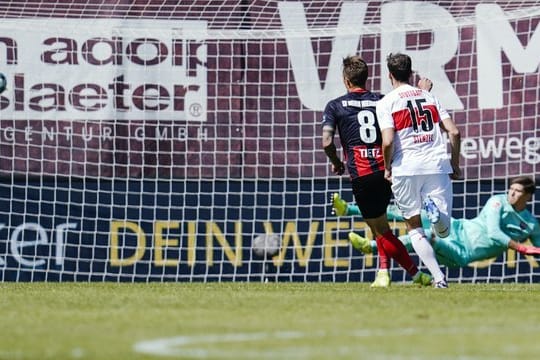 Der VfB Stuttgart hatte durch einen späten Elfmetertreffer beim SV Wehen Wiesbaden verloren.