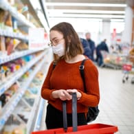 Supermarkt: Beim Einkaufen gilt bundesweit seit Ende April eine Maskenpflicht.
