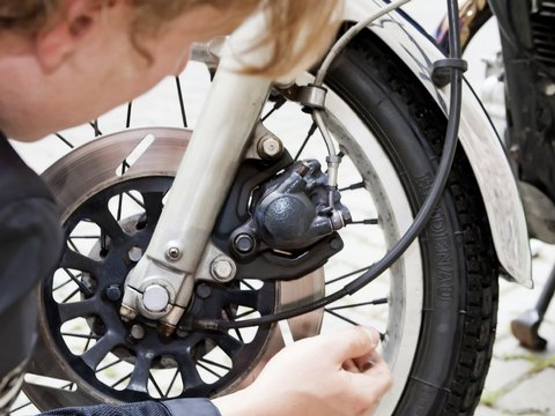 Dick genug?: Bremsbeläge beim Motorrad rechtzeitig wechseln