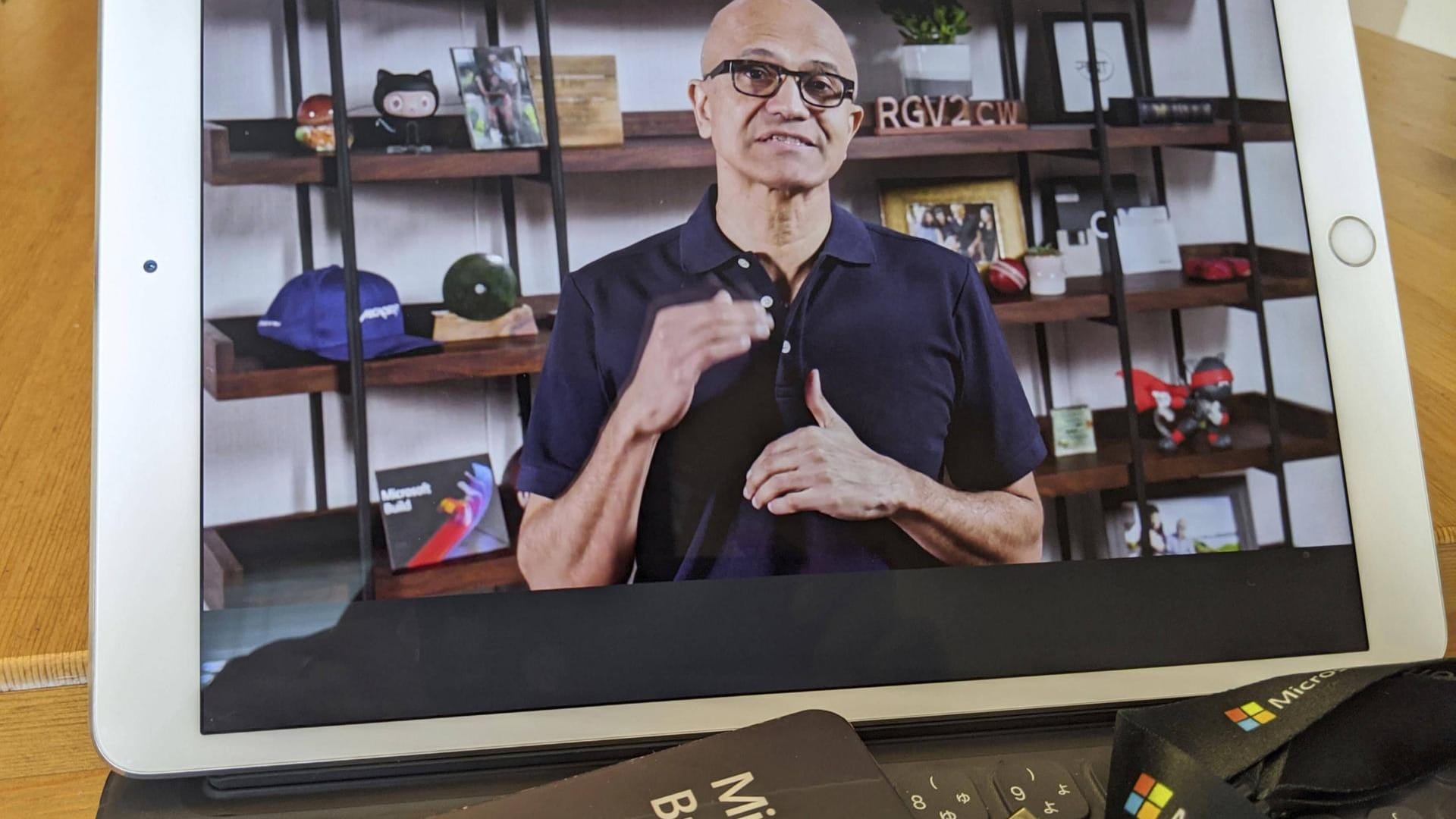 CEO Satya Nadella: Microsoft will sich in Corona-Krise unentbehrlich machen. CEO Satya Nadella: Microsoft will sich in Corona-Krise unentbehrlich machen.