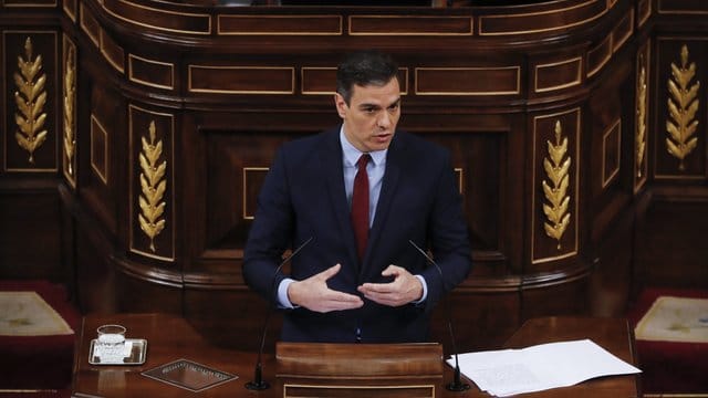 Spaniens Ministerpräsident Pedro Sánchez hat den Notstand trotz zunehmender Proteste verärgerter Bürger erneut verlängert. Spaniens Ministerpräsident Pedro Sánchez hat den Notstand trotz zunehmender Proteste verärgerter Bürger erneut verlängert.
