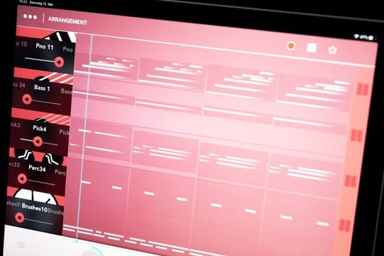 Spielerisch mit der Kadenz-Harmonik beschäftigen können sich Lernwillige mit der kostenlosen iPad-App "Tin Pan Rythm".