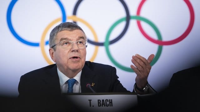 IOC-Chef Thomas Bach gab zu, dass die Neuorganisation der Olympischen Spiele eine "Mammutaufgabe" sei. IOC-Chef Thomas Bach gab zu, dass die Neuorganisation der Olympischen Spiele eine "Mammutaufgabe" sei.