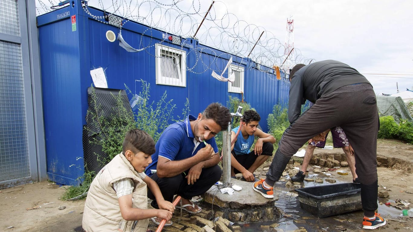 Transitzone an der serbisch-ungarischen Grenze: Ungarns Regierung hat die kontroversen Lager geschlossen.