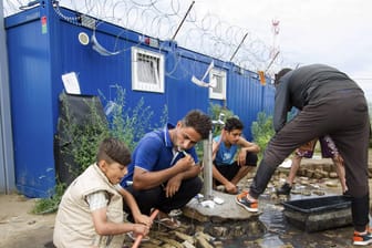 Transitzone an der serbisch-ungarischen Grenze: Ungarns Regierung hat die kontroversen Lager geschlossen.