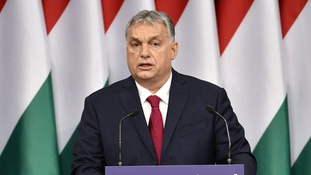 Ungarn verfolgt unter seinem Ministerpräsidenten Viktor Orban seit Jahren eine Politik der Abschottung und Abschreckung von Flüchtlingen und Migranten. Ungarn verfolgt unter seinem Ministerpräsidenten Viktor Orban seit Jahren eine Politik der Abschottung und Abschreckung von Flüchtlingen und Migranten.