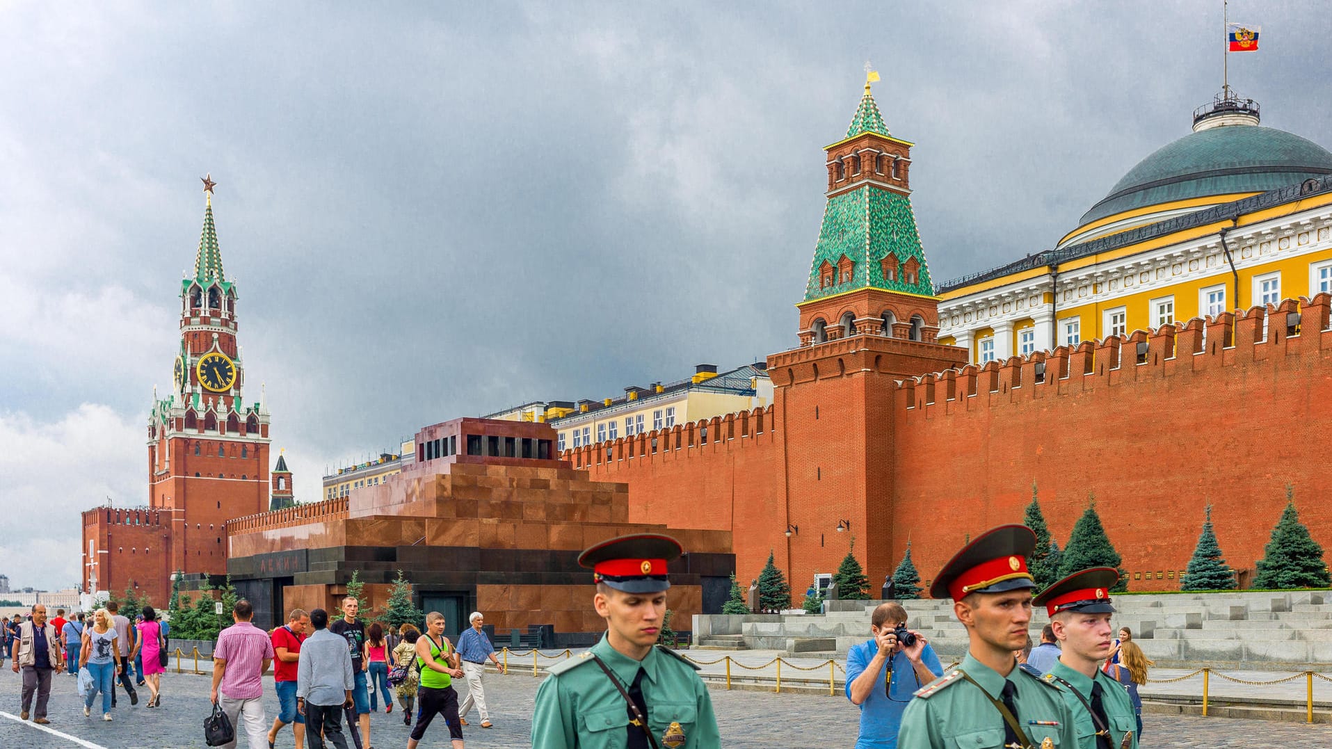 Der Rote Platz in Moskau (Symbolbild): Die russische Regierung will künftig alle Daten der Bevölkerung in einem zentralen Register speichern. Der Rote Platz in Moskau (Symbolbild): Die russische Regierung will künftig alle Daten der Bevölkerung in einem zentralen Register speichern.