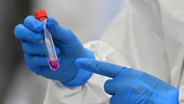 Röhrchen für Corona-Test