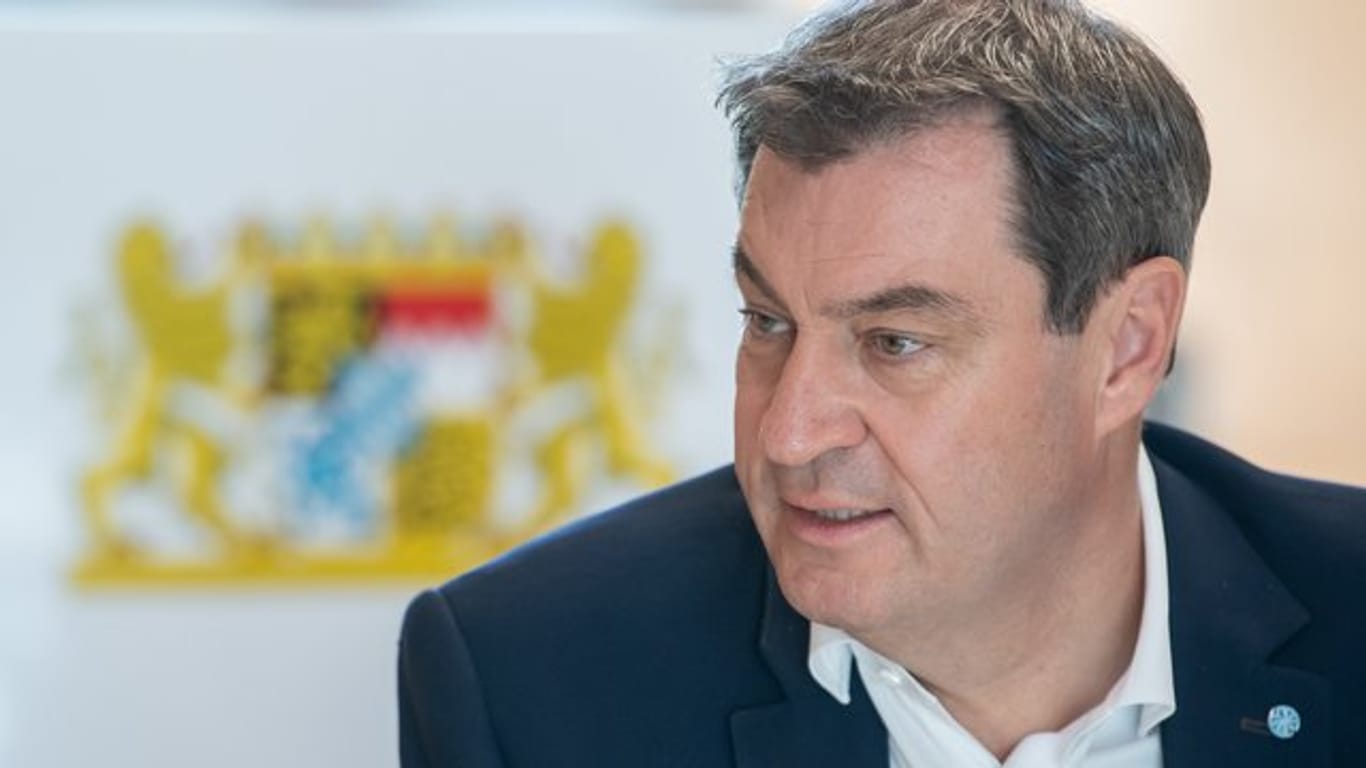 Markus Söder zu Beginn der Kabinettssitzung an seinem Platz im Kuppelsaal der Bayerischen Staatskanzlei.