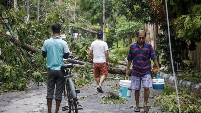 Der Sturm war nach Angaben des indischen meteorologischen Diensts einer der stärksten der vergangenen 20 Jahre.