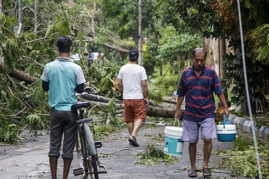 Der Sturm war nach Angaben des indischen meteorologischen Diensts einer der stärksten der vergangenen 20 Jahre.