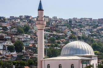 Eine Moschee in der türkischen Großstadt Izmir: Gleich aus mehreren Lautsprechern erklang das italienische Lied an Stelle des Rufes zum Gebet (Symbolbild).