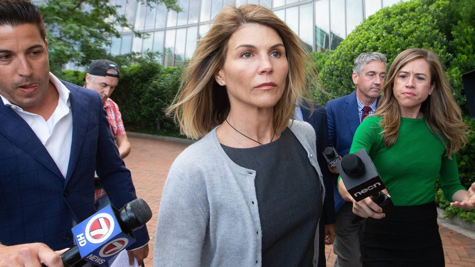 Lori Loughlin: Die Schauspielerin wurde der Bestechung schuldig gesprochen.