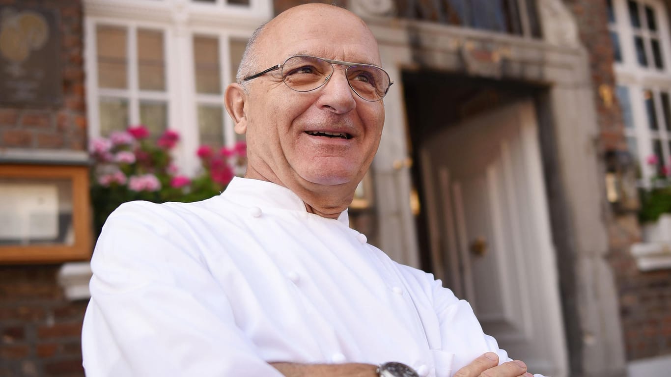 Jean-Claude Bourgueil vor dem Restaurant "Im Schiffchen": Der Star-Koch soll sich rassistisch geäußert haben.