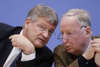 Alexander Gauland (re.): Der AfD-Fraktionschef zweifelt an der Zukunft von Parteichef Jörg Meuthen (li.).