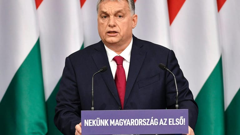 Viktor Orban: Der ungarische Ministerpräsident wiederholt immer wieder Verschwörungsvorwürfe gegen George Soros (Archivbild).