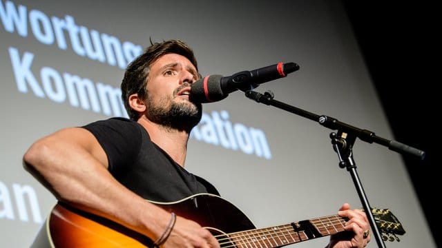 Tom Beck bei der Verleihung des Kommunikationspreises "Signs Award" 2018 in München.