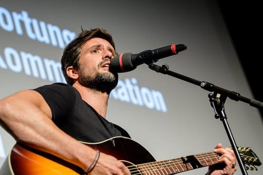 Tom Beck bei der Verleihung des Kommunikationspreises "Signs Award" 2018 in München.