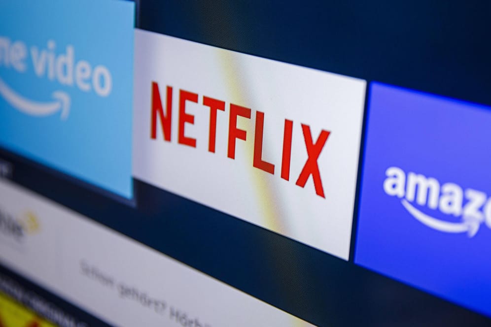 Streamingdienste auf einem Smart TV: Netflix will die Karteileichen aus seiner Kundendatenbank streichen.