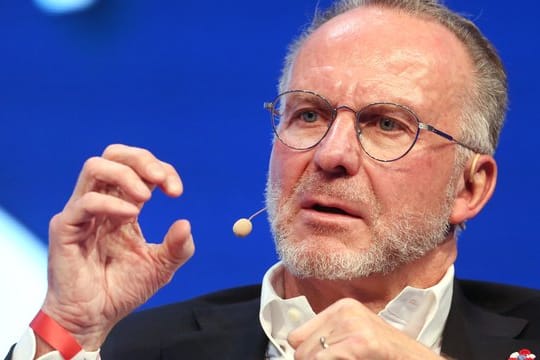 Bayern Münchens Vorstandsvorsitzender Karl-Heinz Rummenigge ist gegen die Veröffentlichung von Spielergehältern.