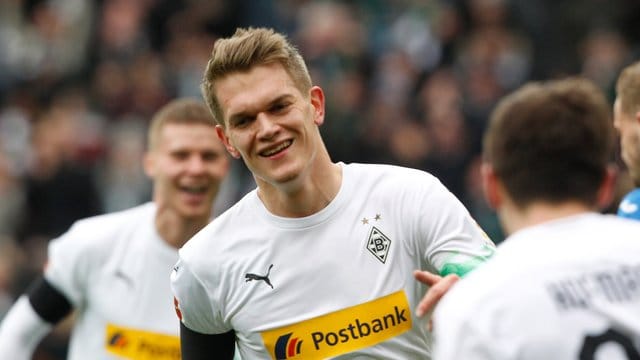 Der Mönchengladbacher Matthias Ginter (M. Der Mönchengladbacher Matthias Ginter (M.