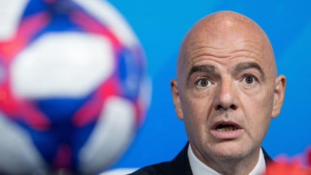 Gianni Infantino war schon zu Beginn seiner Amtszeit 2016 wegen seiner Fluggewohnheiten in die Kritik geraten. Gianni Infantino war schon zu Beginn seiner Amtszeit 2016 wegen seiner Fluggewohnheiten in die Kritik geraten.