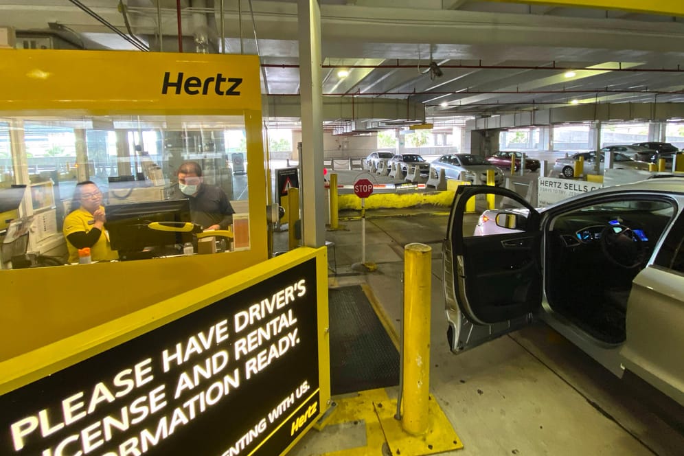 Der US-Autovermieter in Florida: Nun muss Hertz Insolvenz anmelden. Die Autovermietung in Deutschland soll davon nicht betroffen sein.