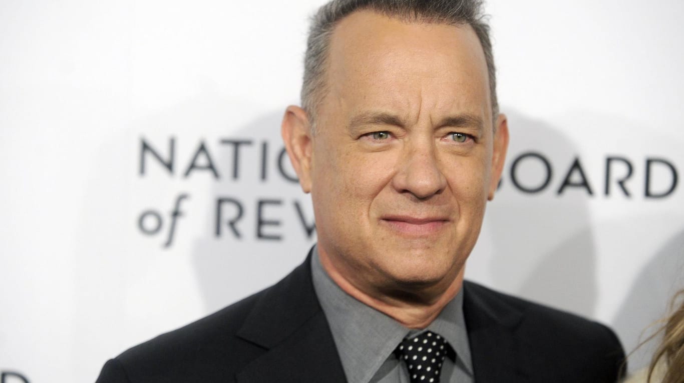 Tom Hanks: Der US-Schauspieler postete ein Bild, auf dem er als 18-jähriger Schüler zu sehen ist.