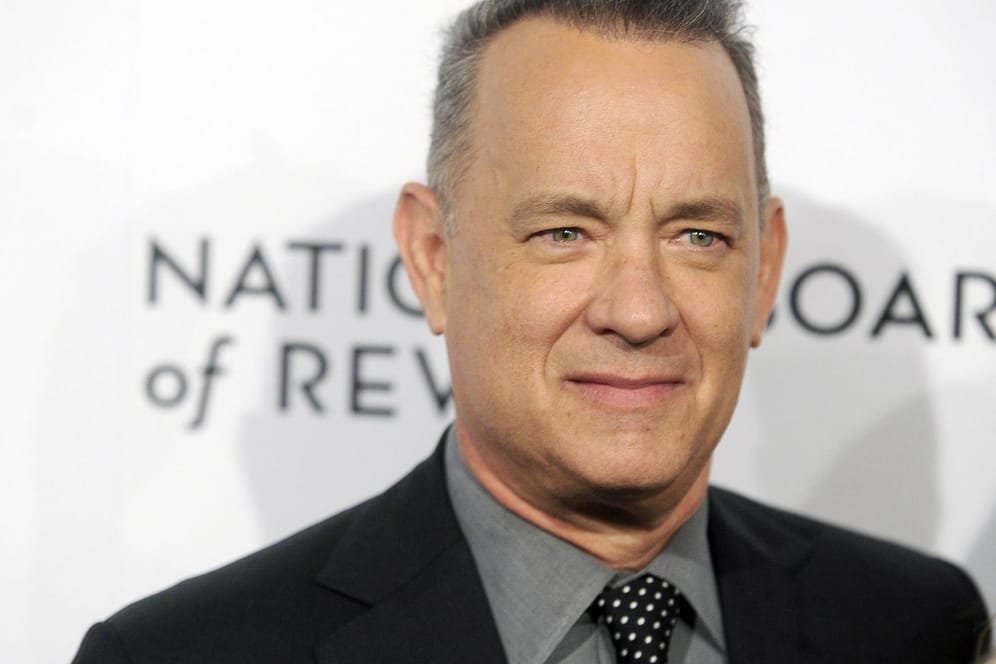Tom Hanks: Der US-Schauspieler postete ein Bild, auf dem er als 18-jähriger Schüler zu sehen ist.