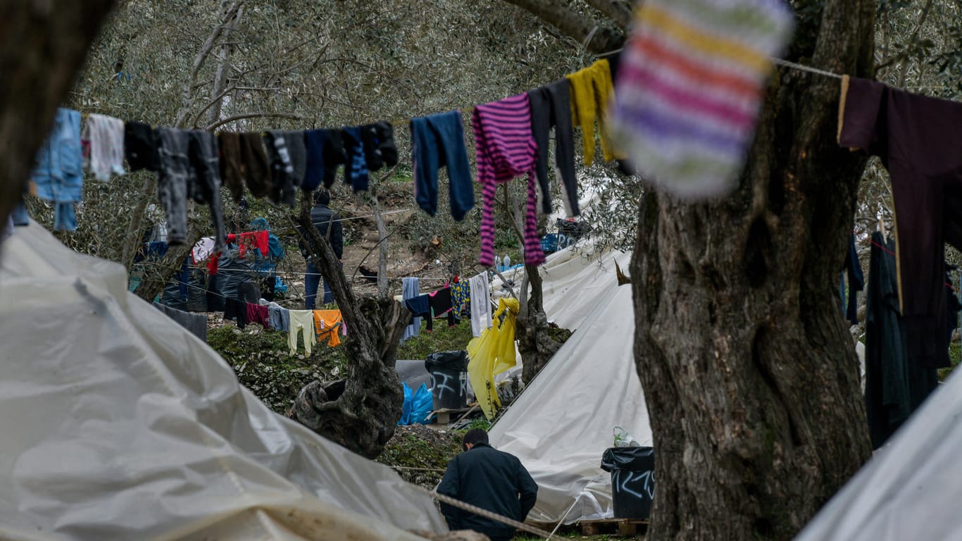Momentaufnahme aus dem Flüchtlingslager Moria auf der griechischen Insel Lesbos (Archivfoto): Bei einem Streit ist eine Frau getötet worden.