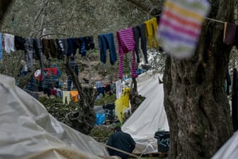 Momentaufnahme aus dem Flüchtlingslager Moria auf der griechischen Insel Lesbos (Archivfoto): Bei einem Streit ist eine Frau getötet worden.