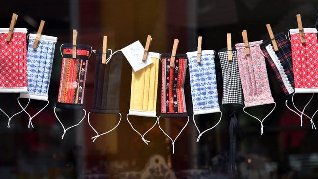 Die Pflicht zum Tragen einer Mund-Nasen-Bedeckungen soll in Thüringen bald Geschichte sein. Die Pflicht zum Tragen einer Mund-Nasen-Bedeckungen soll in Thüringen bald Geschichte sein.