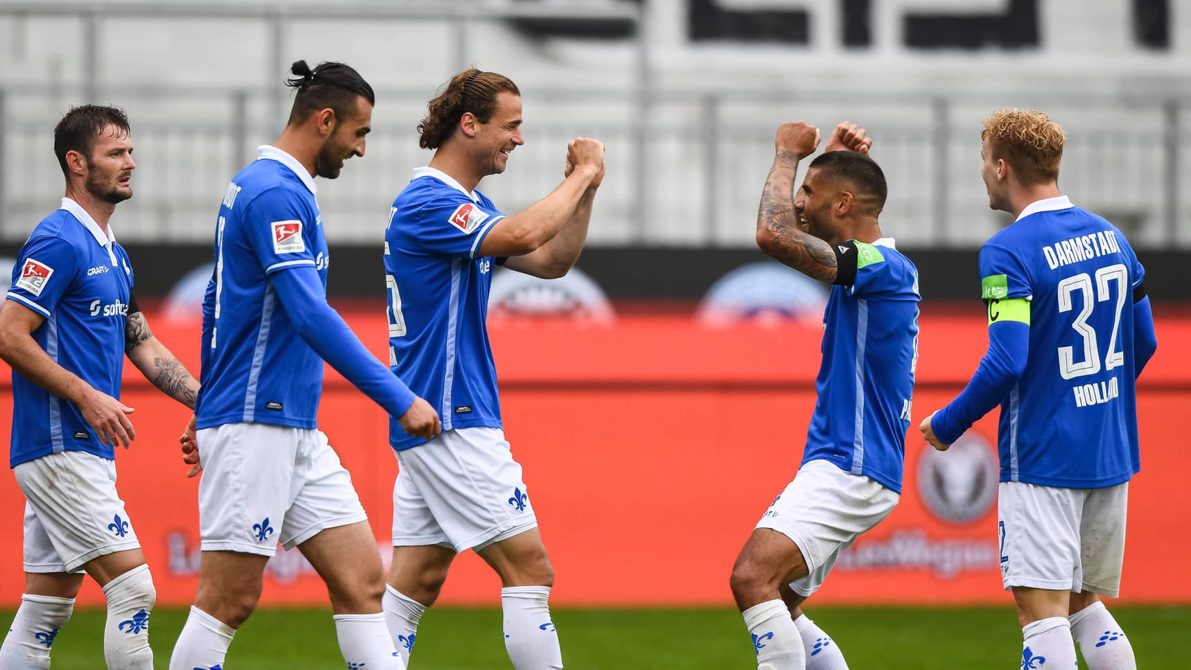 Darmstadt 98: Die Lilien schießen den Gegner aus St. Pauli deutlich ab. Darmstadt 98: Die Lilien schießen den Gegner aus St. Pauli deutlich ab.