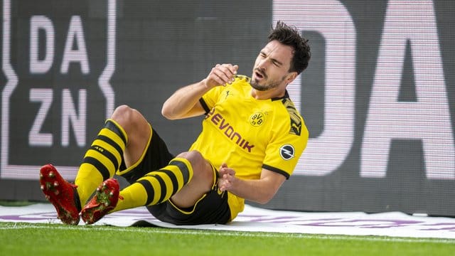 Laut BVB-Sportdirektor Michael Zorc hat Innenverteidiger Hummels momentan Beschwerden an der Achillessehne. Laut BVB-Sportdirektor Michael Zorc hat Innenverteidiger Hummels momentan Beschwerden an der Achillessehne.