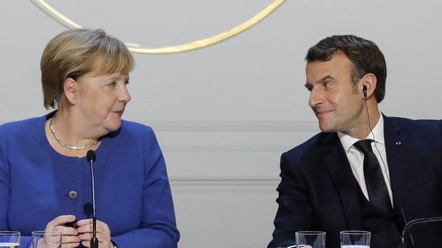 Angela Merkel und Emmanuel Macron starteten eine gemeinsame Initiative für den Wiederaufbau in Europa - die "Sparsamen Vier" Österreich, Schweden, Dänemark und die Niederlande gehen auf Konfrontationskurs (Archiv). Angela Merkel und Emmanuel Macron starteten eine gemeinsame Initiative für den Wiederaufbau in Europa - die "Sparsamen Vier" Österreich, Schweden, Dänemark und die Niederlande gehen auf Konfrontationskurs (Archiv).