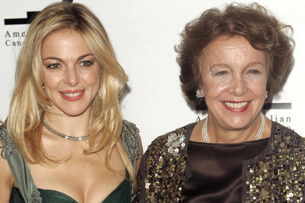 November 2004: Schauspielerin Claudia Gerini und an ihrer rechten Seite Anna Bulgari