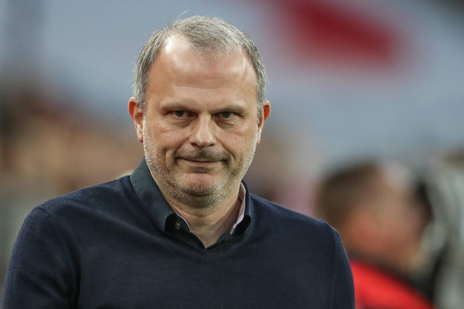 Jochen Schneider: Der Schalker Sportvorstand will den Anhängern die Angst vor einer möglichen Ausgliederung nehmen.
