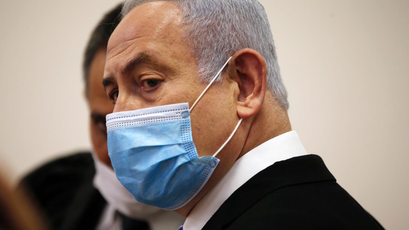 Ministerpräsident Netanjahu vor Gericht: Der 70-Jährige ist wegen Betrugs, Untreue und Bestechlichkeit angeklagt.