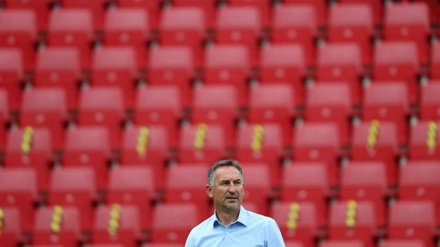 Mainz-Trainer Achim Beierlorzer ist nach dem Spiel bedient. Mainz-Trainer Achim Beierlorzer ist nach dem Spiel bedient.