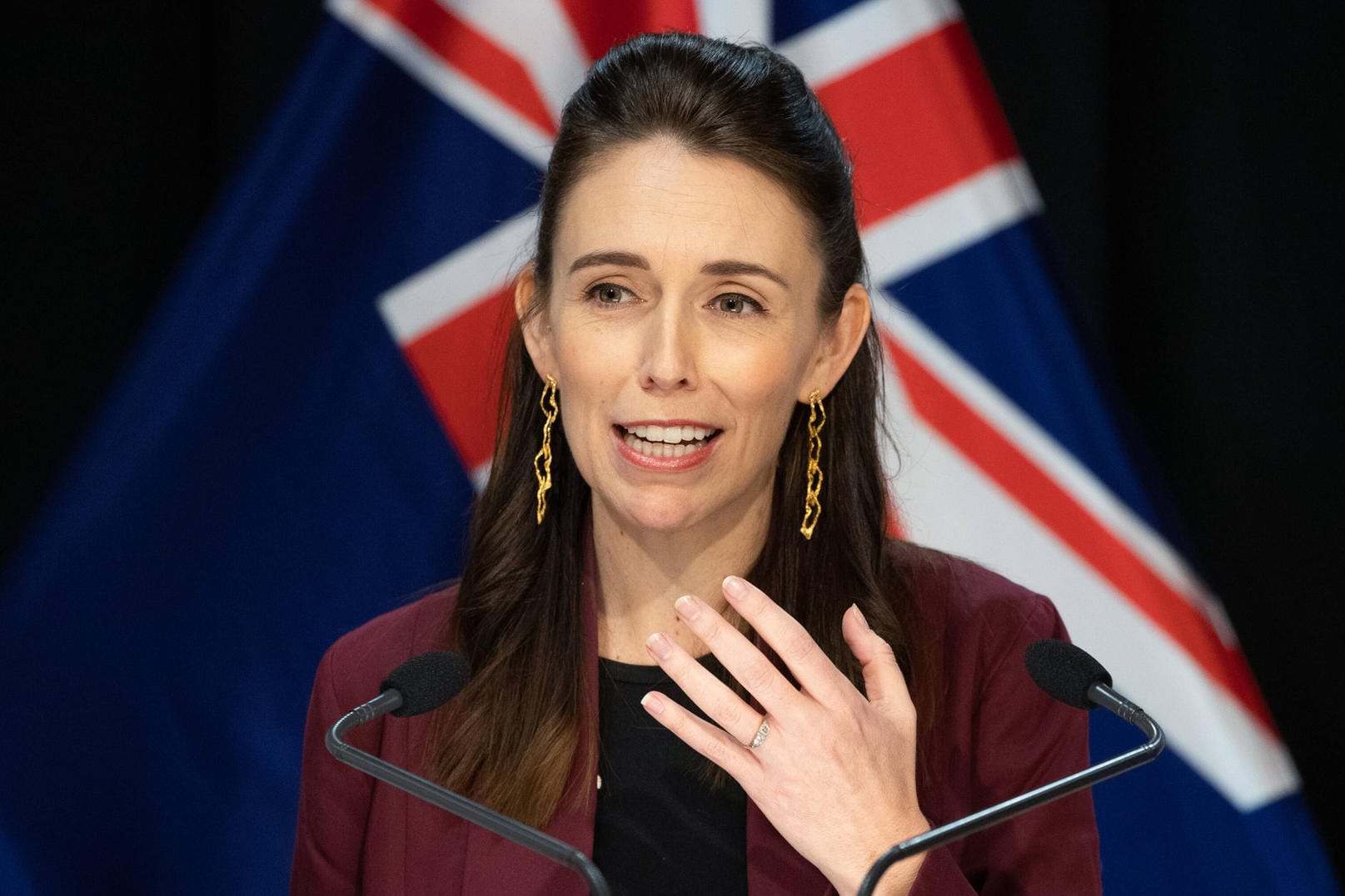 Jacinda Ardern: Die neuseeländische Regierungschefin wurde während eines Interviews von einem Erdbeben überrascht.
