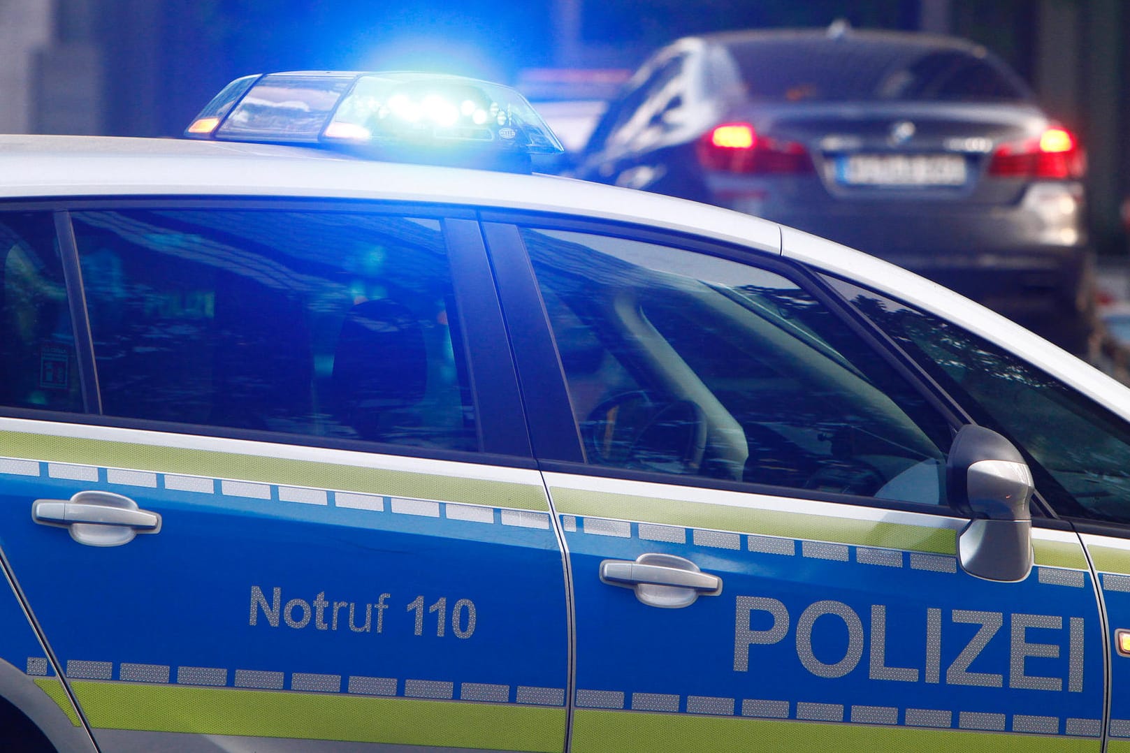 Polizeieinsatz nach Unfall (Symbolfoto): In Goch geriet ein Autofahrer in den Gegenverkehr.