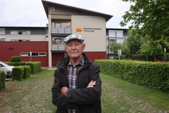Alfons Blum muss warten: Der 84-jährige Geraer darf vorerst weiterhin nicht zu seiner Ehefrau ins Seniorenpflegeheim Otto Dix.
