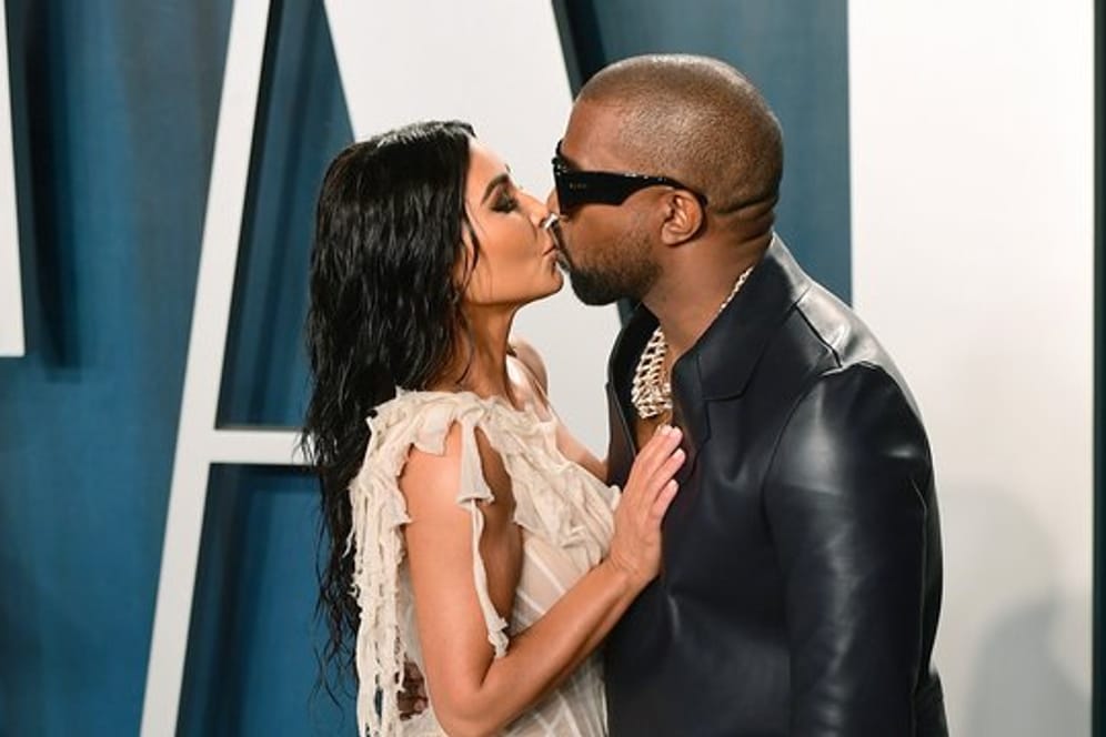 Kim Kardashian und Kanye West bei ihrer Ankunft zu der Oscar-Party von Vanity Fair 2020.