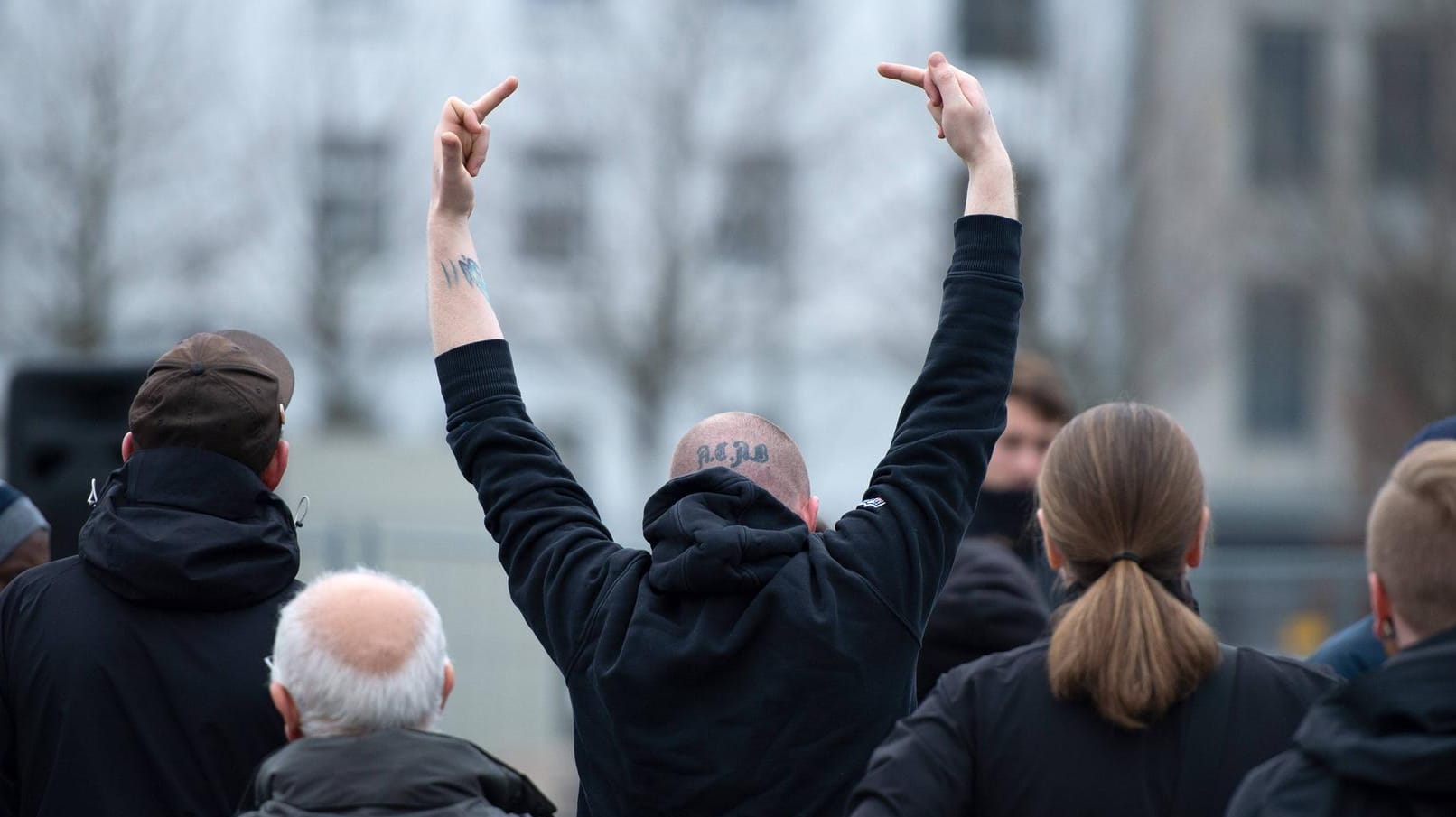 Rechter Auflauf in Bielefeld (Archivfoto): Ein Mitglied der radikalen Szene ist wegen Körperverletzung angezeigt worden.