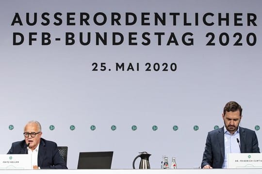 DFB-Präsident Fritz Keller (l) und Generalsekretär Friedrich Curtius.
